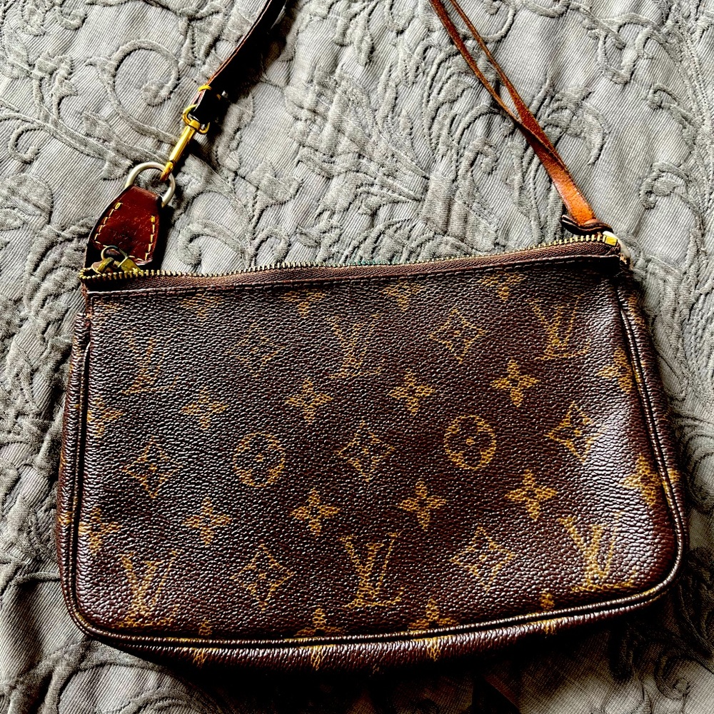 Louis Vuitton Vintage Monogram Pochette Accessoires shoulder bag clutch